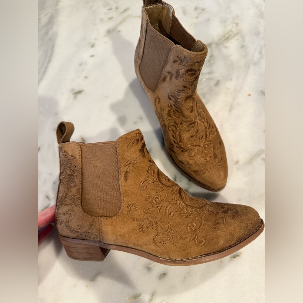 Joyfolie Embroidered Tan Chelsey Ankle Boots